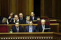 Николай азаров избран премьер-министром, министром образования назначен дмитрий табачник, а министерством экономики будет руководить бывший глава мвд василий цушко