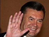 Янукович спел «Любимый город может спать спокойно» (видео)