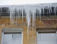 сосульки на крыше