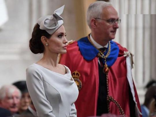 "Заменила королеву Елизавету II": элегантная Анджелина Джоли появилась на церковной службе в Лондоне (фото)