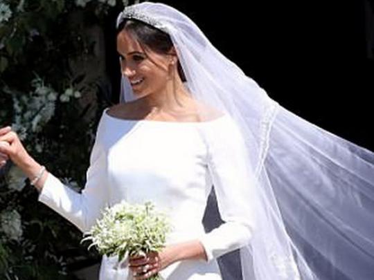 Друг принца Чарльза раскритиковал “бетонное” свадебное платье Меган Маркл