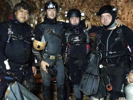 Украинские инструкторы помогают спасать детей в пещерах Таиланда