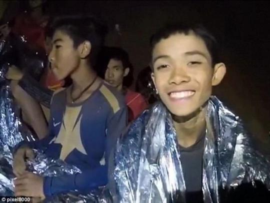 "Женская грудь" спасла юных футболистов, оказавшихся в подземной ловушке в Таиланде