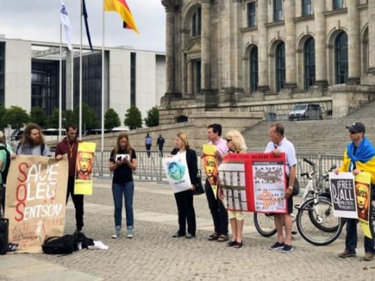 #SaveOlegSentcov: в Берлине требовали от ОБСЕ реакции на голодовку режиссера