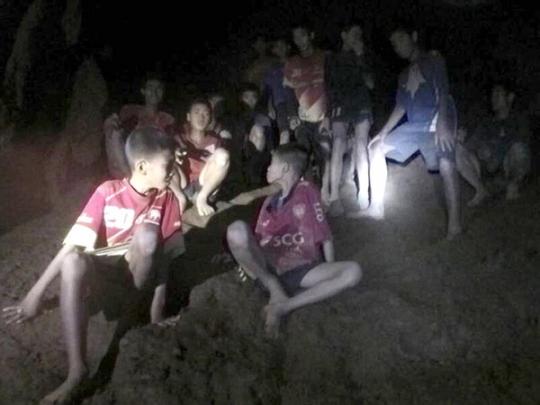 Выжить в пещере тайским мальчикам помогла медитация, которой их обучил тренер