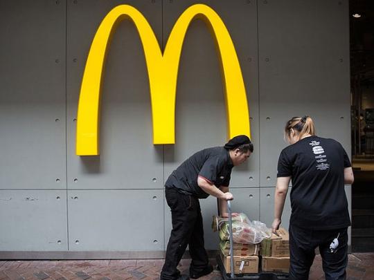 McDonald's прекращает продажи салатов из-за массовых отравлений