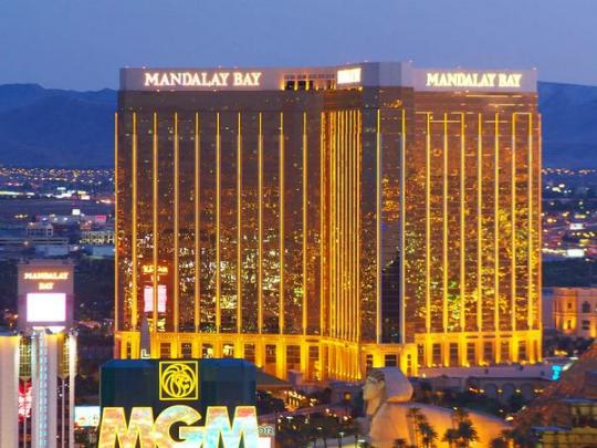 Отель в Лас-Вегасе, из номера которого застрелили 58 человек, подал в суд на жертв