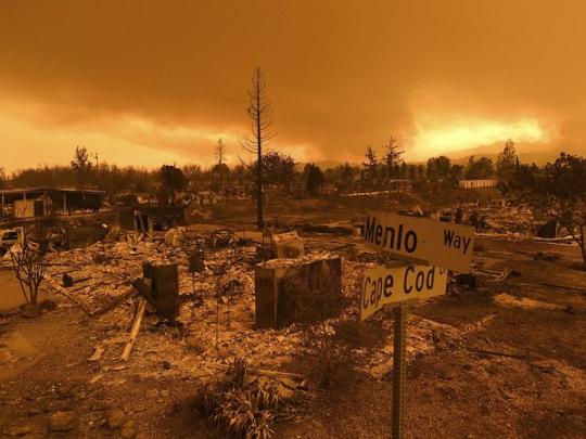 Огненный смерч в Калифорнии: десятки тысяч американцев покинули свои дома