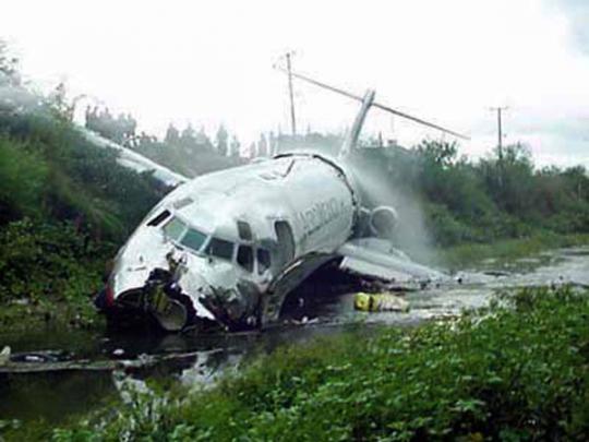 В Мексике после взлета разбился пассажирский самолет