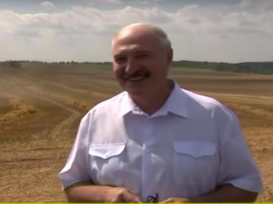 «Ты меня иногда щупай»: Лукашенко прокомментировал свой "инсульт"