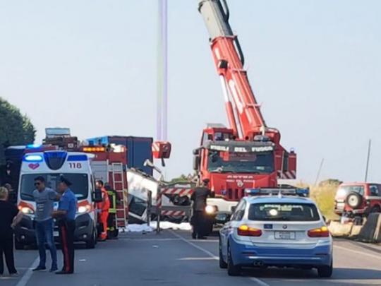 В Италии перевернулся автобус с иностранными рабочими, погибли 12 человек