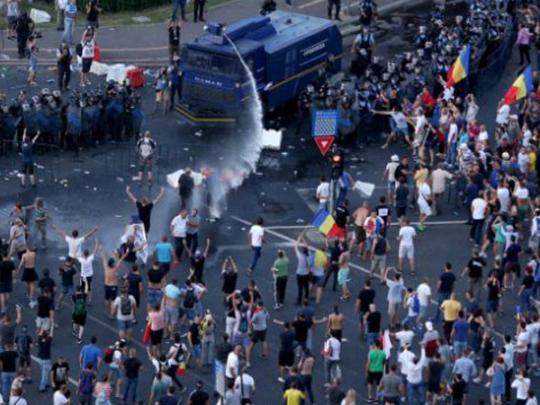 Румыния протестует: около 100 тысяч человек вышли на митинг против правительства