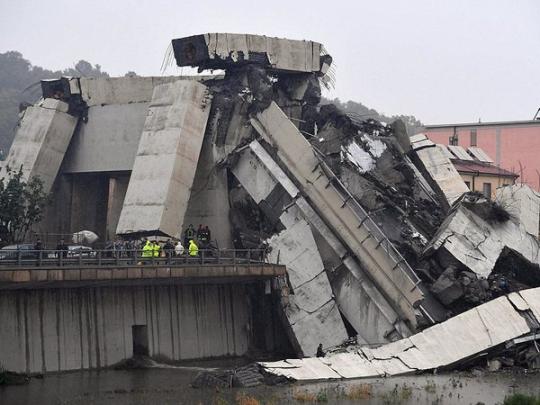 Смертельное обрушение моста в Италии: появилось видео с воздуха