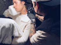 Джастин-Бибер делает тату