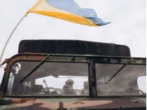 Флаг Украины и техника ВСУ
