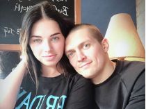 Александр Усик с женой Екатериной