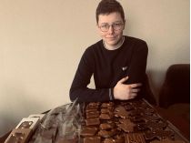 Школьник Антон Сало готовит сладости и помогает ВСУ