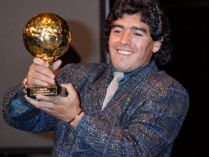 Дієго Марадона із Золотим м&#39;ячем найкращого гравця ЧС-1986