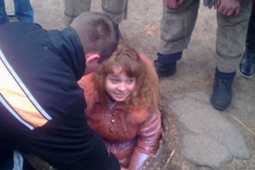 В Николаеве спасли 13-летнюю девочку, упавшую в открытый люк (фото) 1