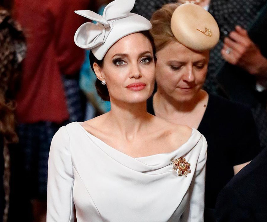 "Заменила королеву Елизавету II": элегантная Анджелина Джоли появилась на церковной службе в Лондоне (фото)