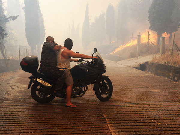 Масштабный пожар в Греции: Акрополь и Парфенон в дыму