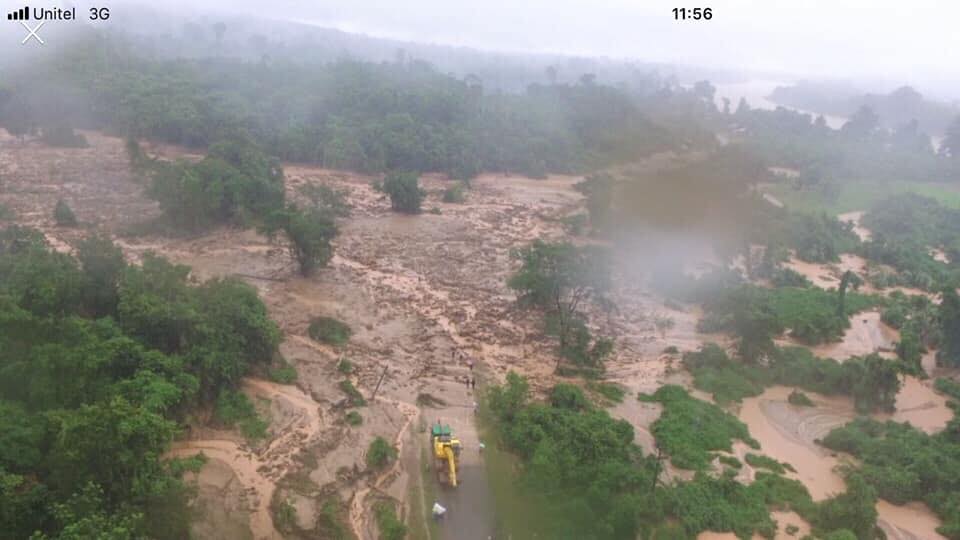Из-за прорыва плотины погибли 40 человек: фото с места трагедии