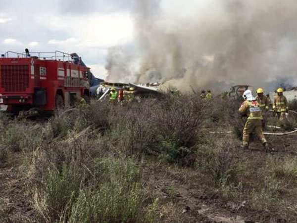 В Мексике после взлета разбился пассажирский самолет