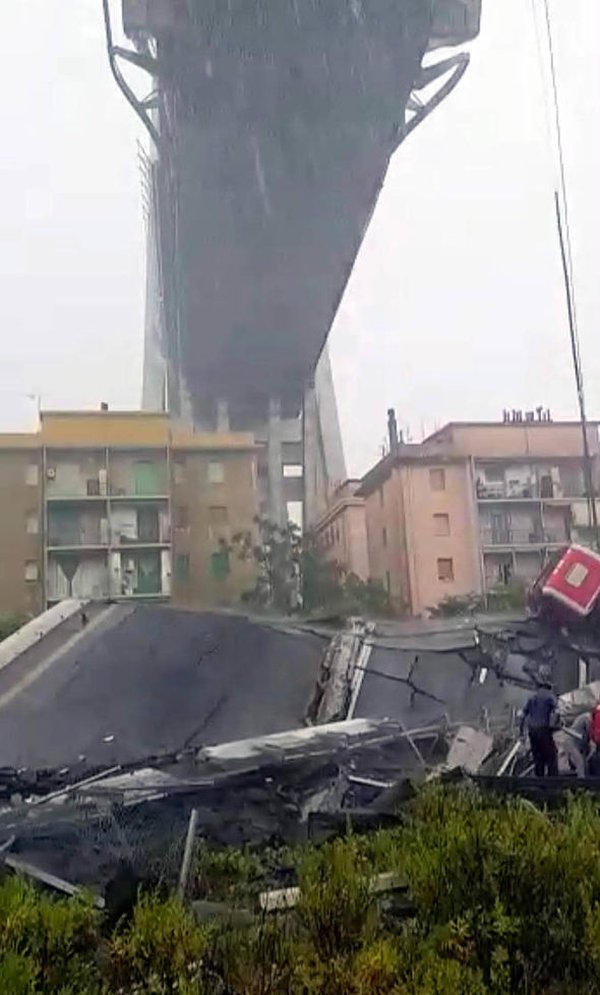 Рухнул мост: в Италии счет погибших идет на десятки