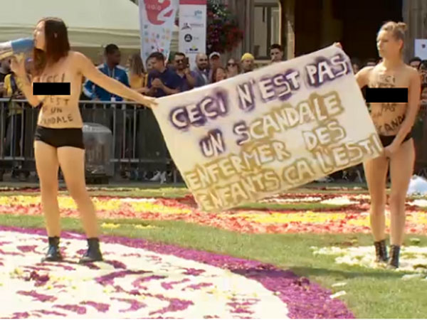 «ФАКТЫ»: Активистки движения Femen провели полуголую акцию в Брюсселе