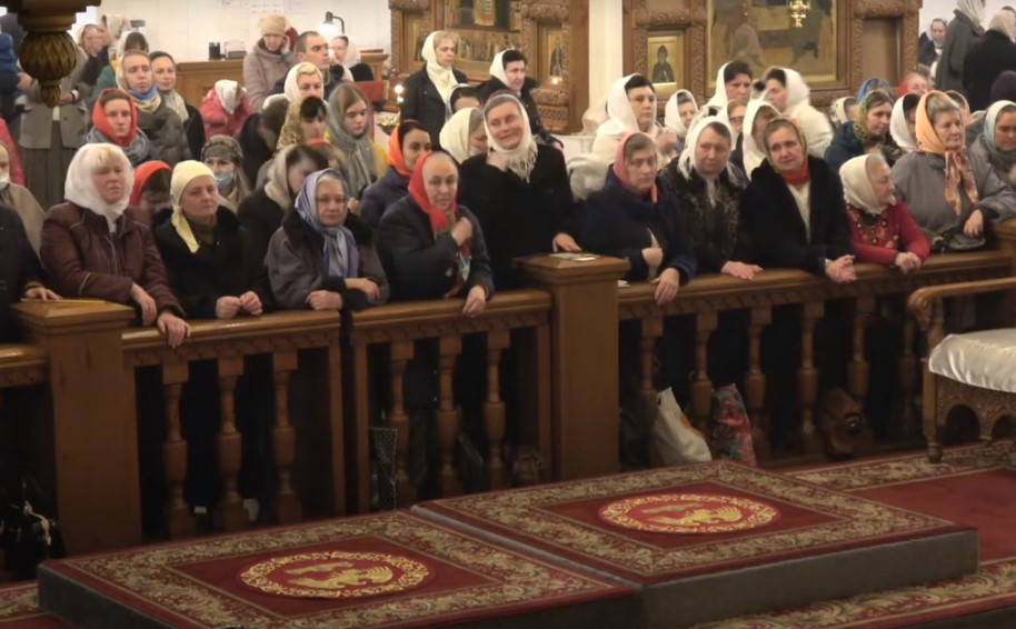 Толпой и без масок: тысячи украинцев пришли на Пасху в церкви, проигнорировав карантинные меры (фото, видео)
