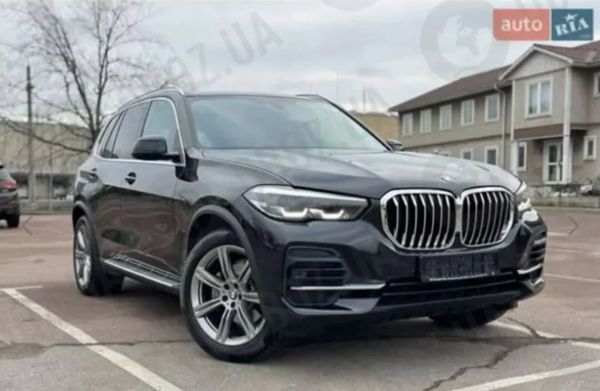 Сплатив борг Кондратюку і купив BMW: Козловський став власником елітного кросовера (фото)