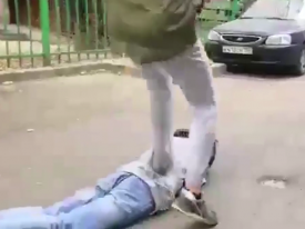 Жуткие кадры: в России школьники зверски избили сверстника (18+) 