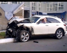 В Киеве пьяный водитель на джипе таранил несколько авто