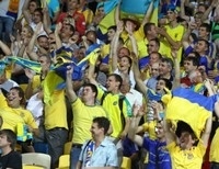 Единение украинских и белорусских фанатов на матче отбора Евро-2016