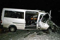 При столкновении микроавтобуса и грузовика в харьковской области погибли семь паломников -священнослужителей из черновцов