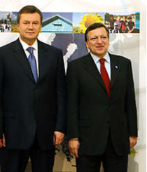 Президент сша барак обама поздравил виктора януковича с победой на выборах, а глава европарламента ежи бузек пригласил в брюссель