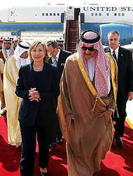 Государственный секретарь сша хиллари клинтон не смогла вовремя улететь из столицы саудовской аравии из-за серьезной неисправности самолета