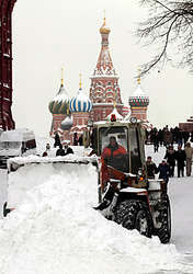Только за один день коммунальщики вывезли из москвы около 30 тысяч самосвалов снега