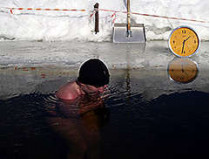 Российский морж установил мировой рекорд, просидев в проруби 100 минут