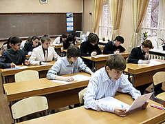 Вместо традиционных выпускных экзаменов в мае ученики киевских школ напишут контрольные работы по трем предметам