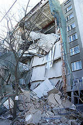 В центре харькова обрушилось шестиэтажное здание. Без жертв обошлось только благодаря тому, что чп случилось рано утром, когда на улице не было людей