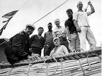 17 мая 1970 года на папирусной лодке «ра-2» под руководством тура хейердала отправился в плавание советский врач юрий сенкевич