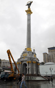 На киевском майдане незалежности подремонтировали монумент и проложили новую систему снеготаяния
