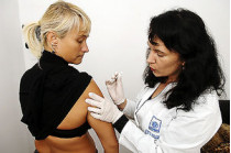 В украине не делали прививки против свиного гриппа вакциной, от которой в швеции, финляндии, норвегии, германии и франции у 27 человек развилось заболевание нервной системы&nbsp;— они засыпают на ходу