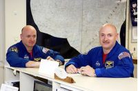В октябре в космос полетят американские братья-близнецы