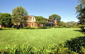 Дом, в котором жил знаменитый певец фрэнк синатра, нынешний владелец хочет продать за 22 с половиной миллиона долларов