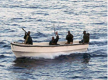 Сомалийские пираты, захватившие в субботу судно с украинским экипажем, отпустили его