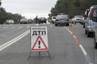 В луганске, пытаясь скрыться от сотрудников гаи, пьяный водитель «опеля» врезался в маршрутку