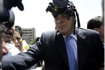 В Эквадоре полицейские, не желающие лишиться надбавок и премий, захватили в заложники&#133; президента