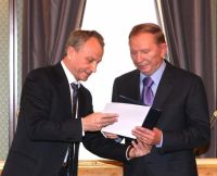 Экс-президент Леонид Кучма награжден за его инженерно-конструкторское прошлое